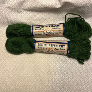 5328-RTT New Hiawatha Needlepoint Virgin Pure Wool Yarn  Green 365 Lot 921